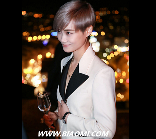 赢在气质——看李宇春如何将亲民价格手表戴出女王范儿