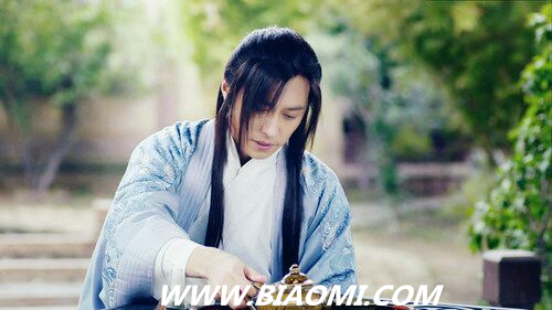 “老干部”靳东又双叒叕把一套“房”戴上了手 3.jpg