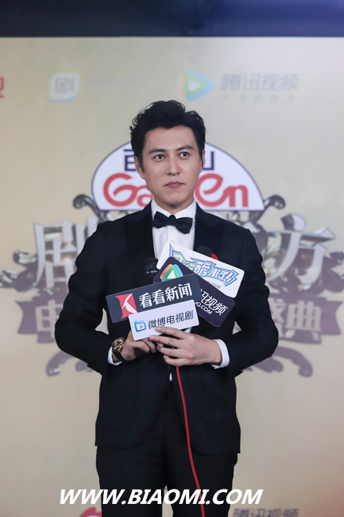 “老干部”靳东又双叒叕把一套“房”戴上了手 5.jpg