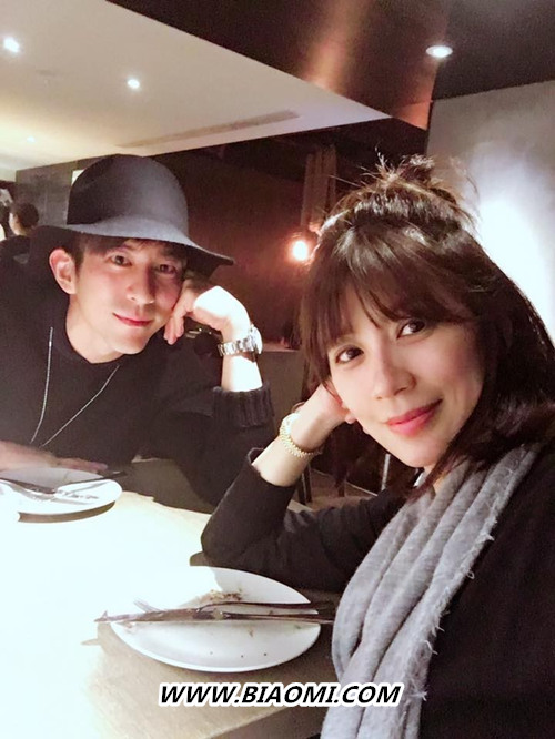 超人妈妈贾静雯腕表走一波 2.jpg