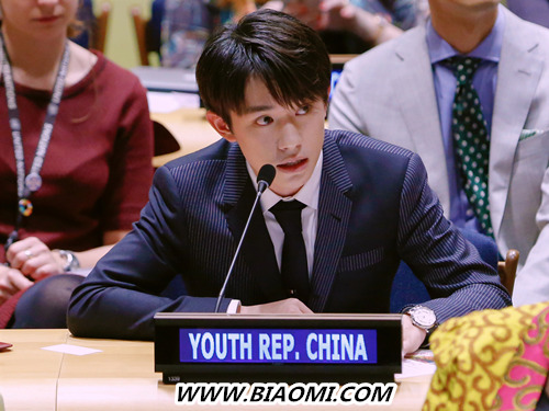 易烊千玺佩戴Boucheron宝诗龙Epure系列腕表点亮青年未来之光 1.jpg