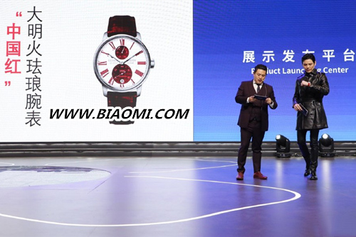 雅典表于进博会发布“中国红”限定腕表 向佐成为01号收藏家