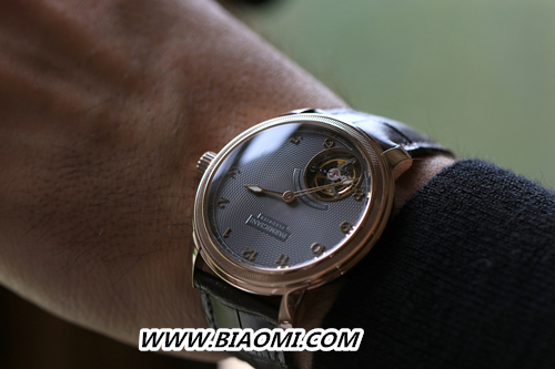 盛夏光影 时光献映 帕玛强尼寰宇系列Toric Tourbillon Slate腕表献礼父亲节 3.jpg