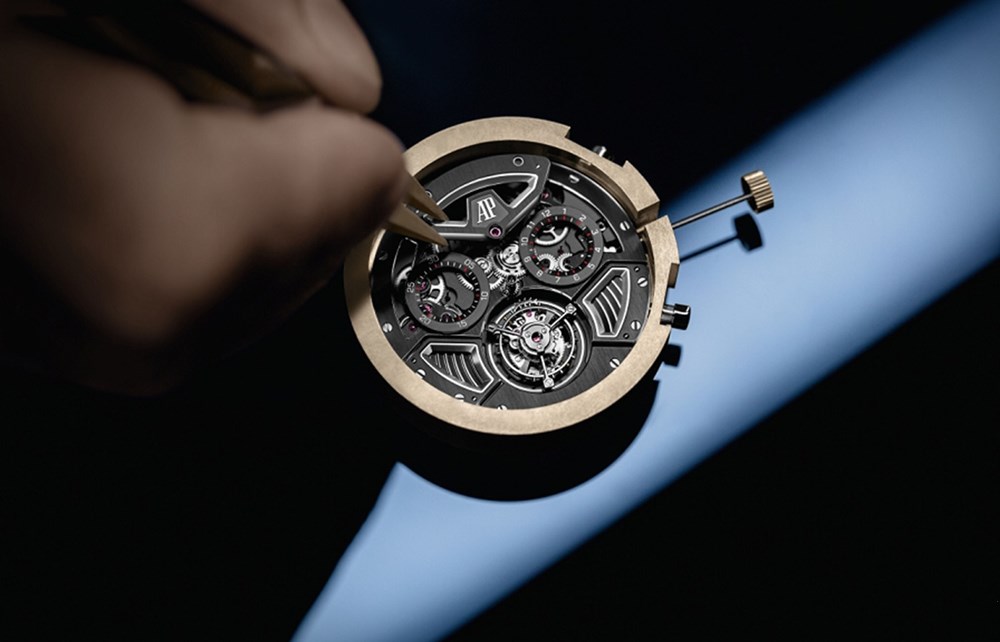 Calibre 2967机芯根据43毫米表壳尺寸进行改良设计.jpg