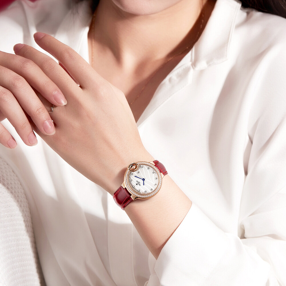 新时代女性更追求自由、独立的生活，她们扮演着女儿、妻子、或母亲的角色.jpg