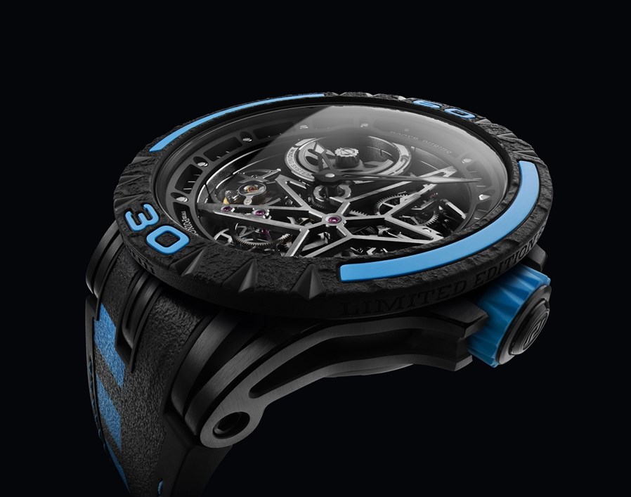 一触即发 颠覆游戏规则,Roger Dubuis罗杰杜彼携手 Pirelli 倍耐力呈现全新震撼力作