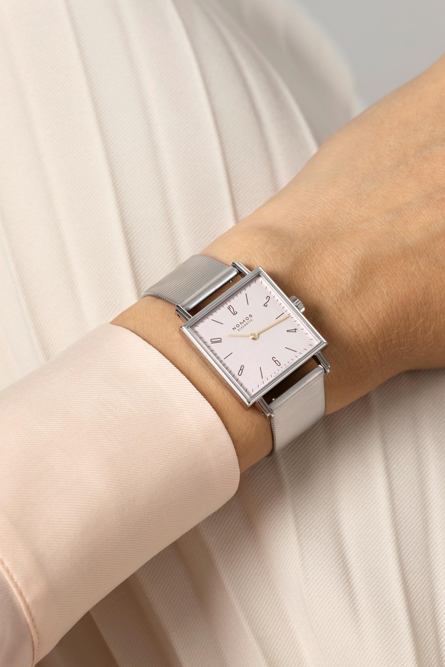 NOMOS Tetra Rosy腕表_情境图.jpg