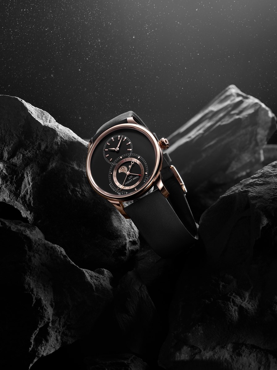 J007523340_GRANDE SECONDE MOON_MAT BLACK_AMBIANCE_副本.jpg