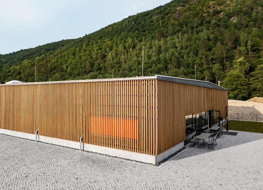 NOMOS新表厂以当地落叶松木建造而成_副本.jpg