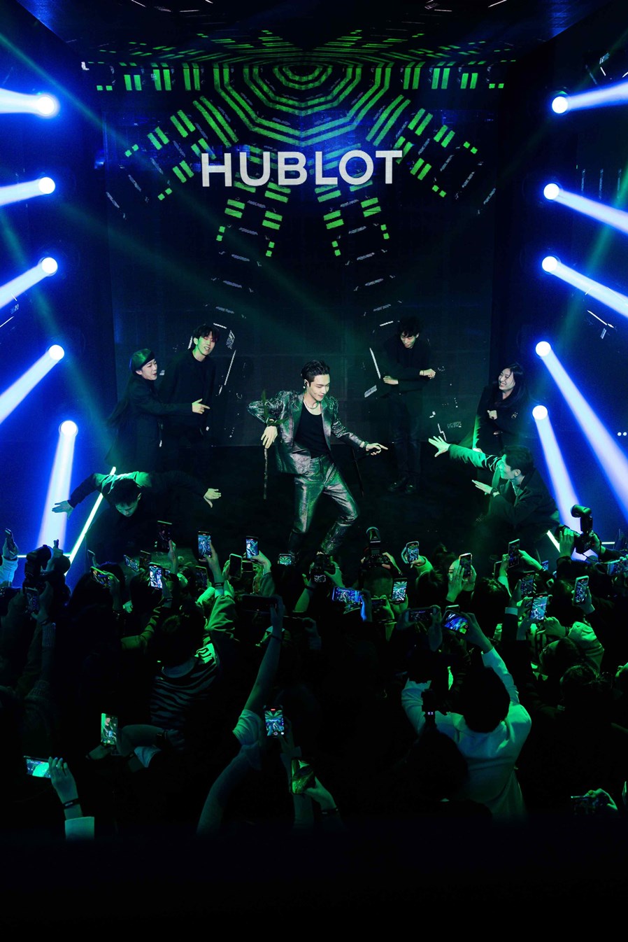 HUBLOT宇舶表“狂派绿兽 敢野计划” 新品发布派对 - 宇舶表新晋品牌大使张艺兴现场表演图 (1)_副本_副本.jpg