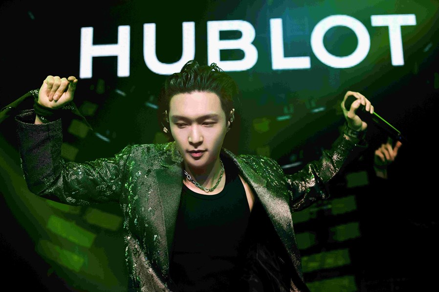 HUBLOT宇舶表“狂派绿兽 敢野计划” 新品发布派对 - 宇舶表新晋品牌大使张艺兴现场表演图 (2)_副本_副本.jpg