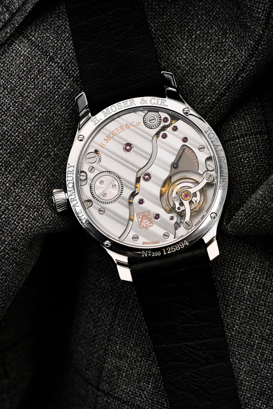 HMoser_1327-1200_Endeavour_Small_Seconds_Total_Eclipse_Lifestyle_Grey-Fabric_Caseback_副本.jpg