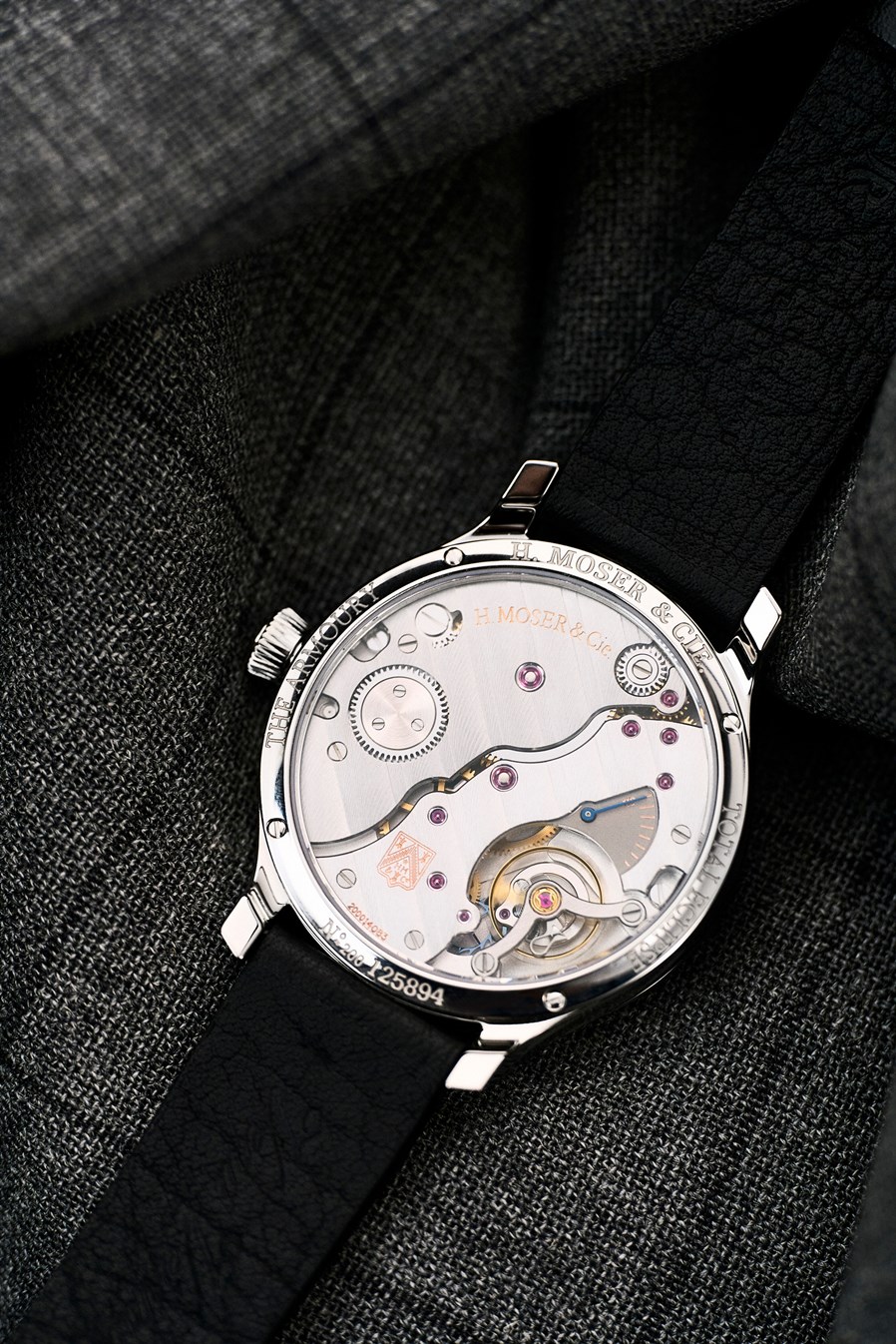 HMoser_1327-1200_Endeavour_Small_Seconds_Total_Eclipse_Lifestyle_Grey-Fabric_Caseback_2_副本.jpg