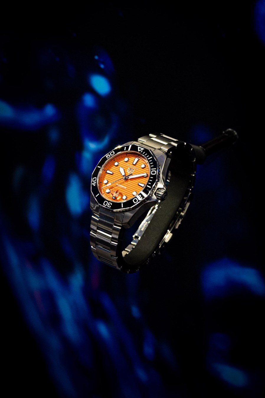 5.新潮“橙”现 TAG Heuer泰格豪雅焕新演绎历史经典表款：竞潜系列（Aquaracer）Professional 300 Orange Diver腕表_副本.jpg