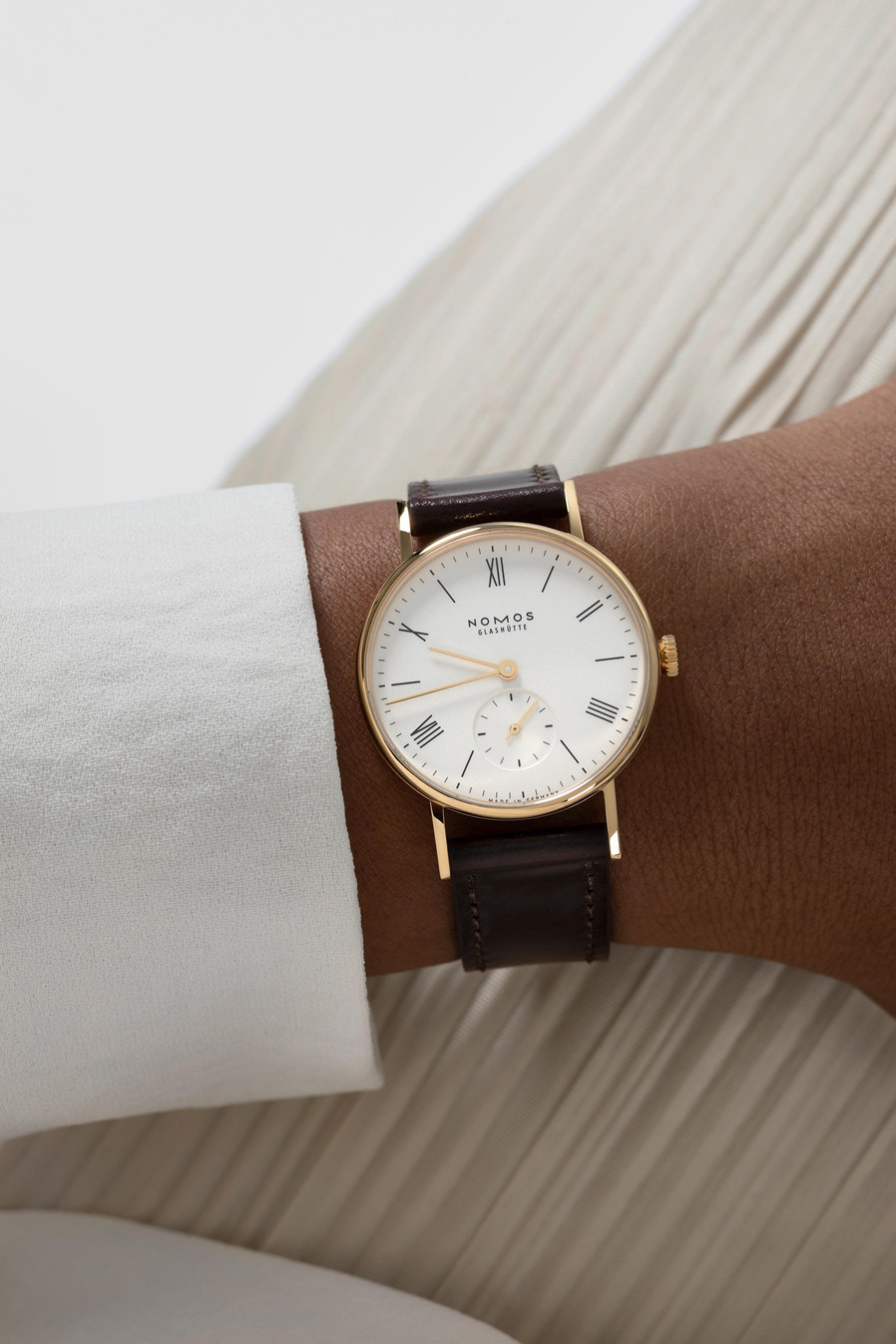 NOMOS 推出的全新腕表Ludwig 33黄金腕表.jpg