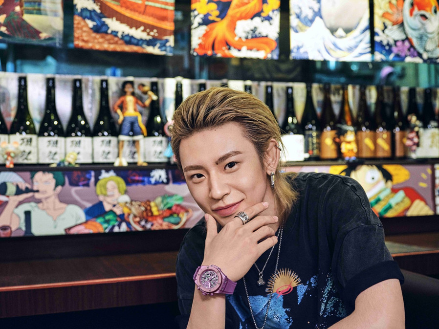 HUBLOT宇舶表夏日好友小鬼-王琳凯佩戴BIG BANG UNICO夏日炫紫腕表(3).jpg