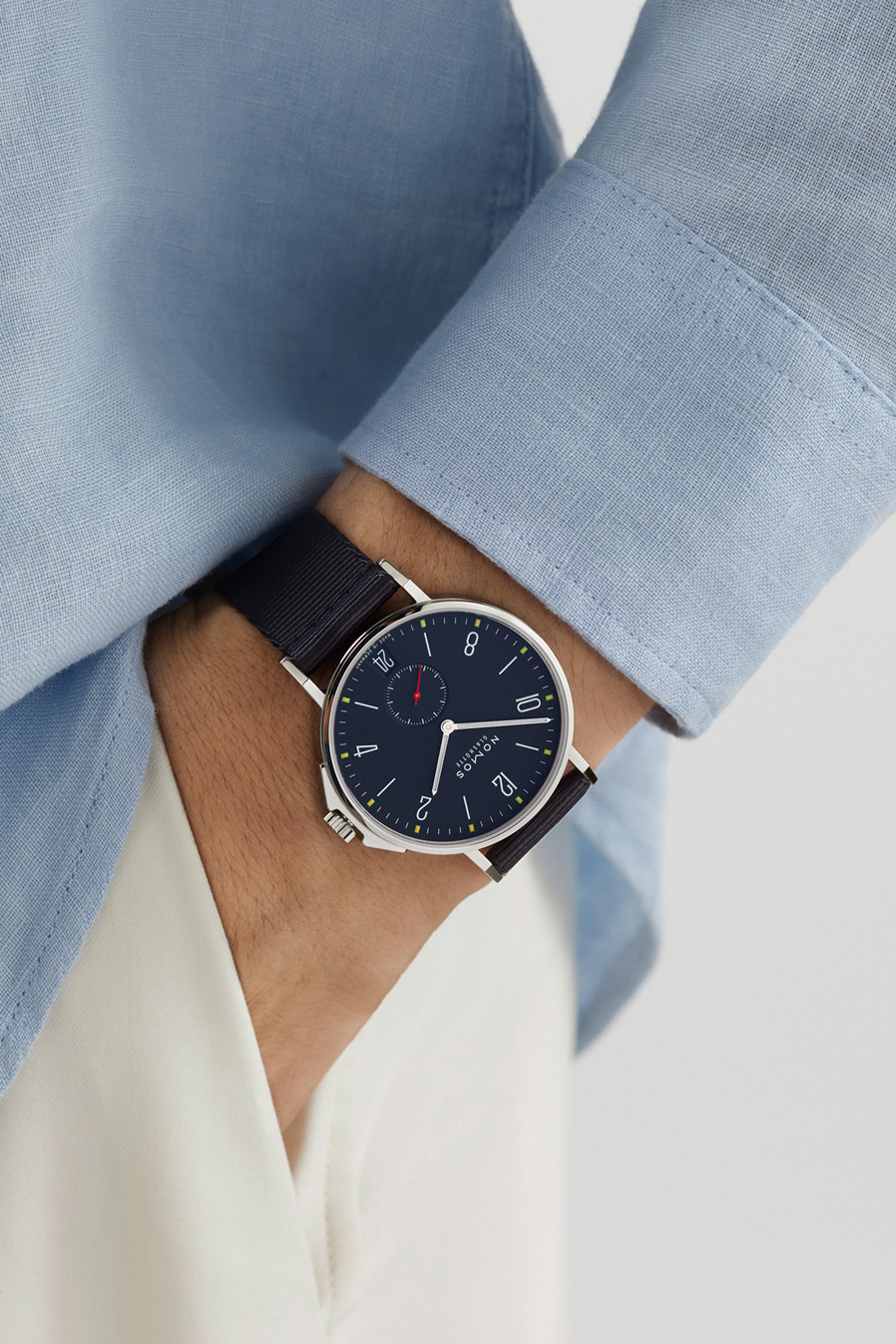 NOMOS Ahoi date Atlantic腕表_佩戴图.jpg