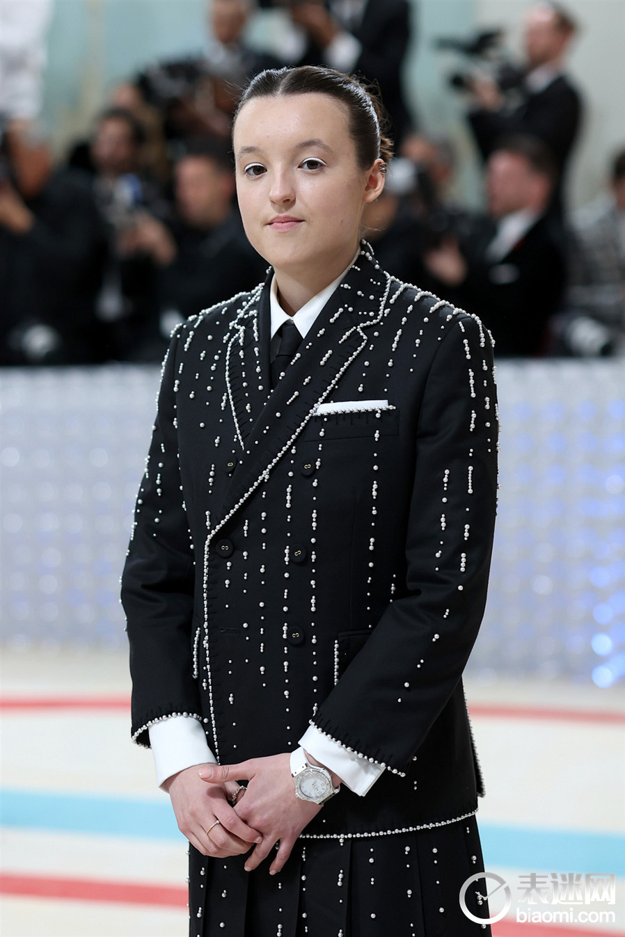 《最后生还者》女主角贝拉·拉姆齐（BELLA RAMSEY）佩戴HUBLOT宇舶表亮相2023 MET GALA红毯.