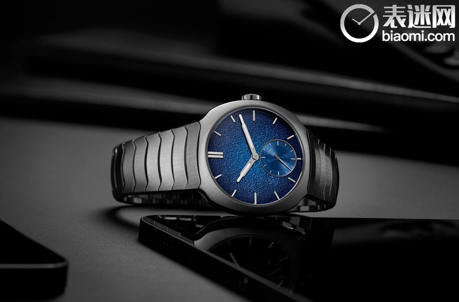 hmoser-6500-1200-streamliner-small-seconds-st-aquablue-lifestyle-6575df5964a52.jpg