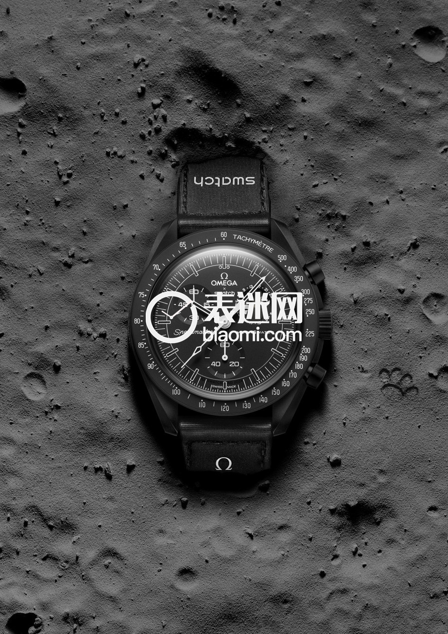 Bioceramic MoonSwatch MISSION TO THE MOONPHASE 再次飞抵月球。