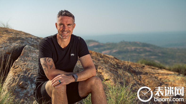 HUBLOT宇舶表品牌大使凯文·皮特森（Kevin Pietersen）佩戴BIG BANG灵魂陀飞轮5天动力储存SORAI腕表.jpg