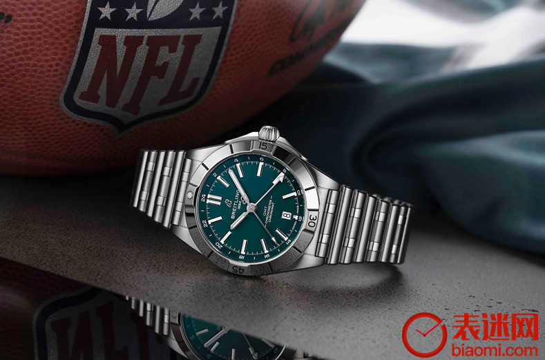 01_百年灵机械计时双时区自动机械腕表40 NFL职业橄榄球大联盟费城老鹰球队版情境图.jpg