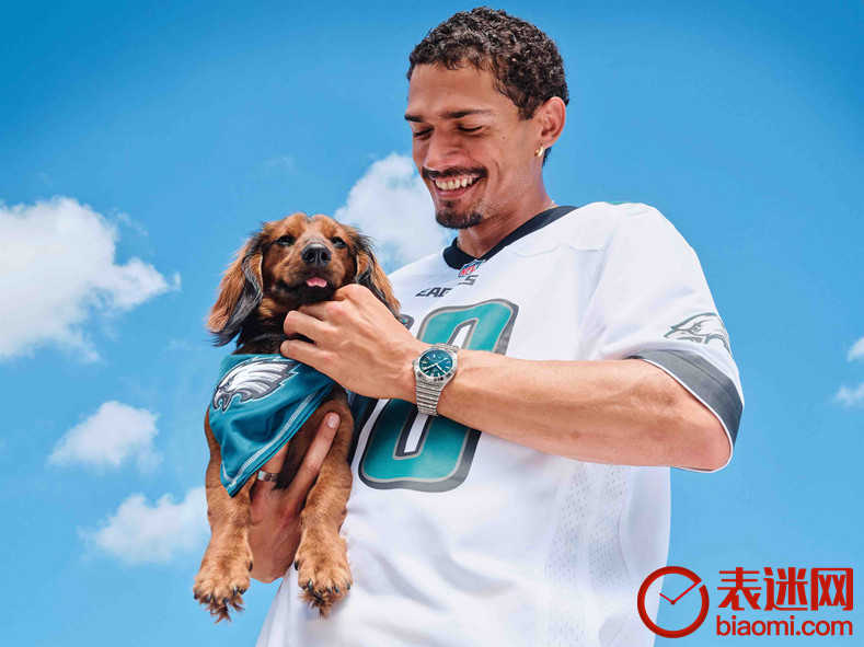 02_百年灵机械计时双时区自动机械腕表40 NFL职业橄榄球大联盟费城老鹰球队版佩戴图.jpg