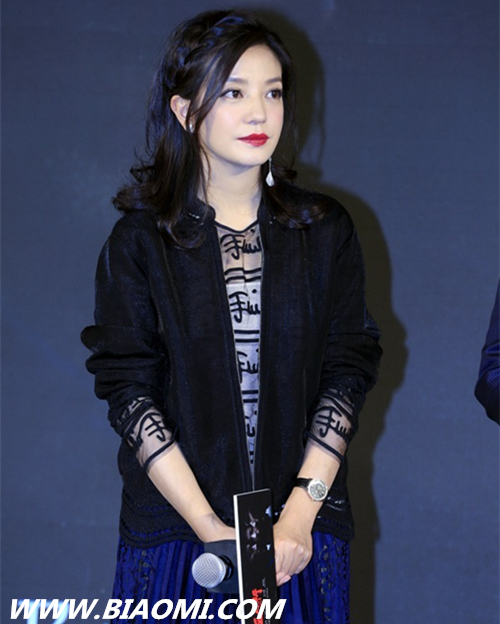 《三人行》发布会 赵薇佩戴积家约会系列新款腕表抢镜 2.jpg
