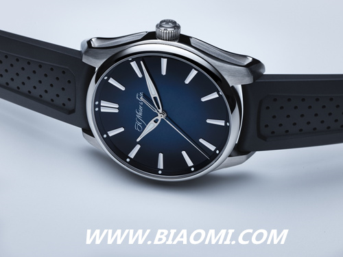 实用时尚，绝不妥协：H. MOSER & CIE. 亨利慕时开拓者大三针自动腕表 2.jpg