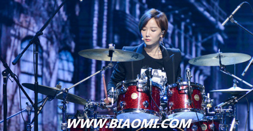 王珞丹真是个调皮的小可爱 戴表都这么有风格 2.jpg 王珞丹真是个调皮的小可爱 戴表都这么有风格 2.jpg