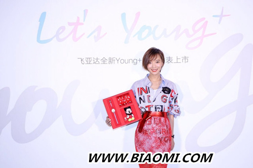 王珞丹真是个调皮的小可爱 戴表都这么有风格 3.jpg 王珞丹真是个调皮的小可爱 戴表都这么有风格 3.jpg