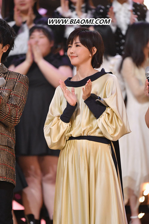 孙燕姿佩戴Boucheron宝诗龙系列珠宝亮相明日之子总决赛 1.jpg