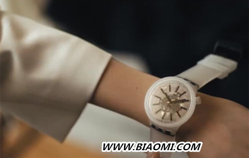 Swatch 半透明腕表 演绎夏日潮流风尚 3.jpg