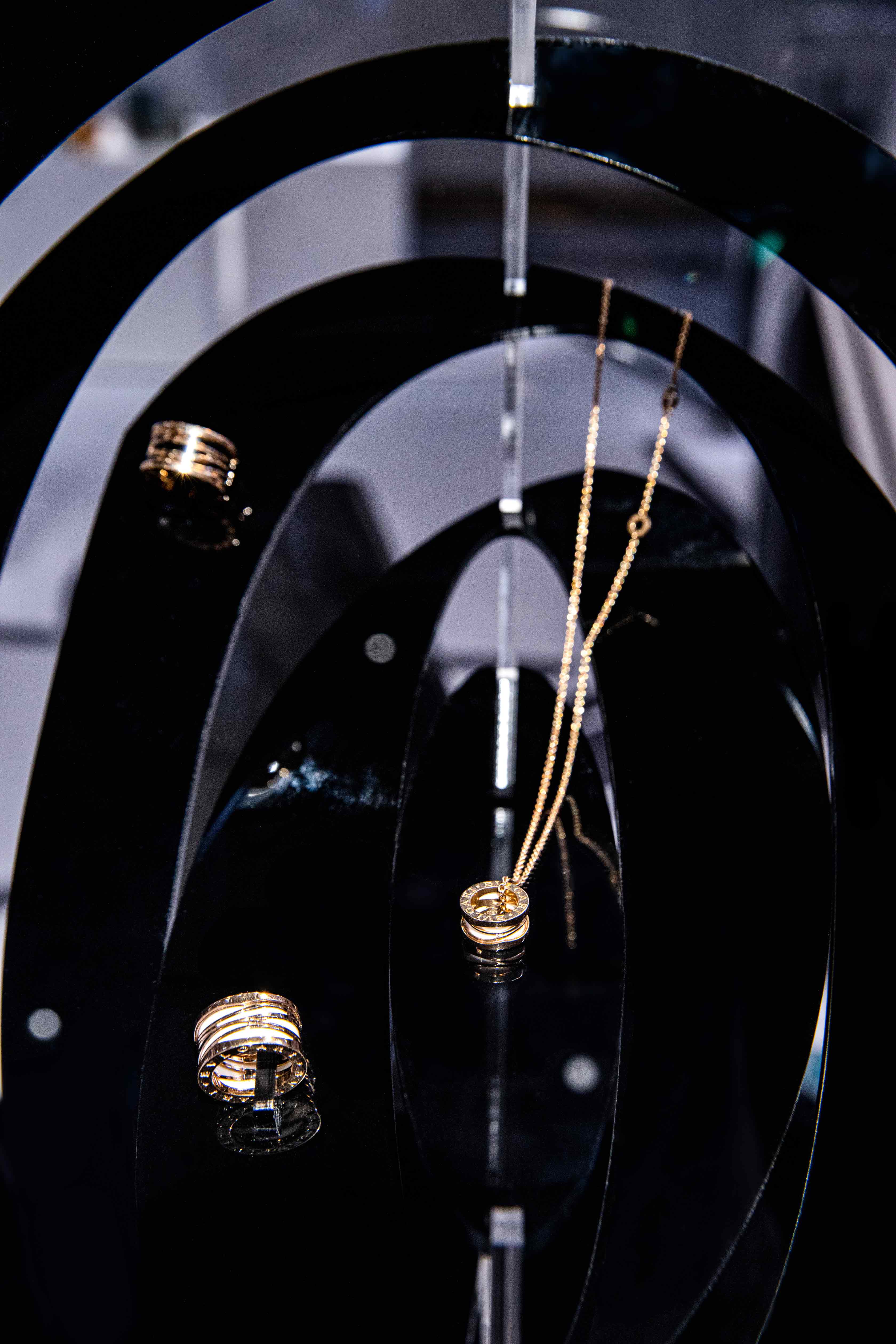3_宝格丽B.zero1 Design Legend系列珠宝，扎哈·哈迪德建筑事务所特展，上海艺仓美术馆，2021年（图片来源：Courtesy of Zaha Hadid Design，图片版权所有：Zaha Hadid Design）.jpg