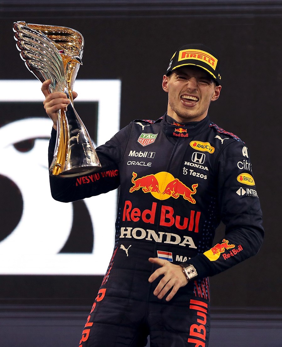 1.TAG Heuer泰格豪雅祝贺红牛车队车手马克斯·维斯塔潘 荣耀加冕F1车手世界冠军_副本.jpg
