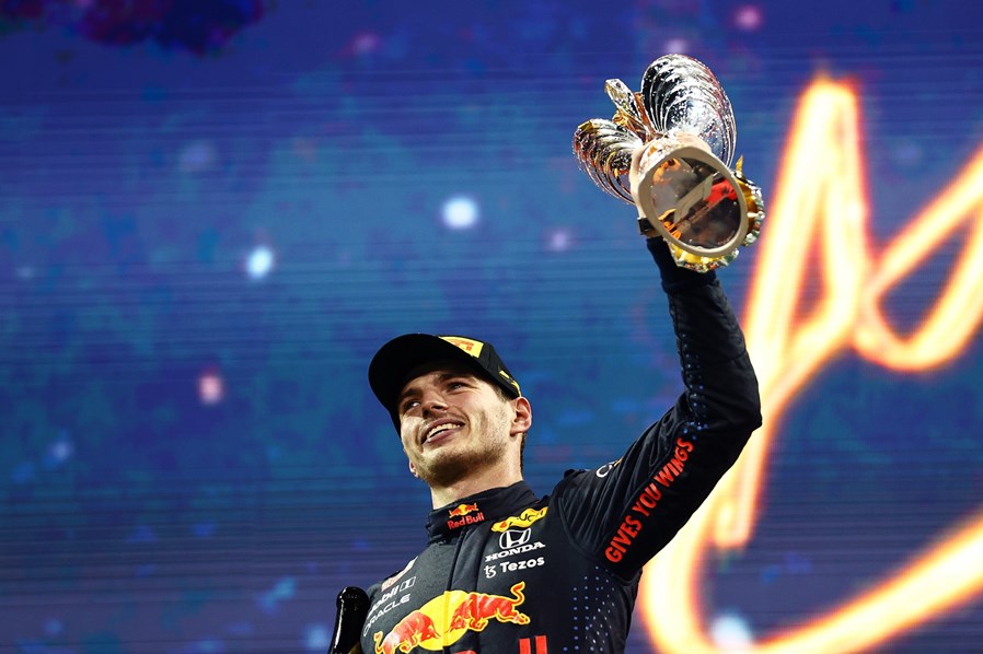 2.TAG Heuer泰格豪雅祝贺红牛车队车手马克斯·维斯塔潘 荣耀加冕F1车手世界冠军_副本.jpg