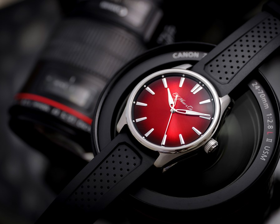 Pioneer Centre Seconds Swiss Mad Red_3200-1207_Lifestyle_03_副本_副本.jpg
