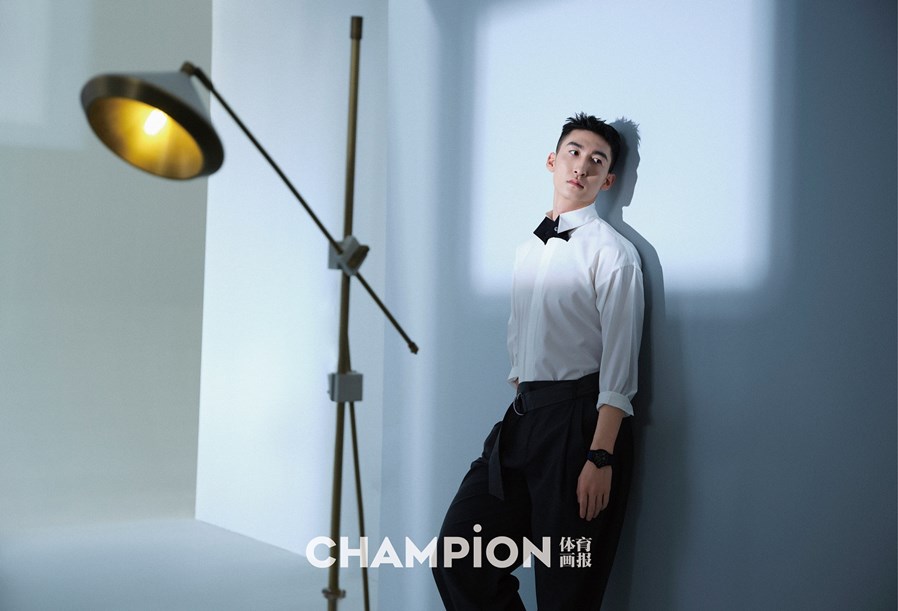 武大靖佩戴王者竞速系列小牛腕表 图3_副本.jpg 武大靖佩戴王者竞速系列小牛腕表 图3_副本.jpg