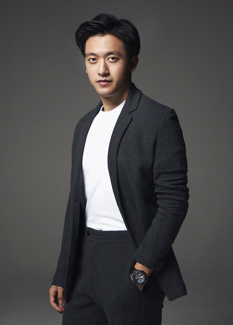 HUBLOT宇舶表品牌挚友周冠宇佩戴BIG BANG UNICO黑色魔力腕表_副本.jpg