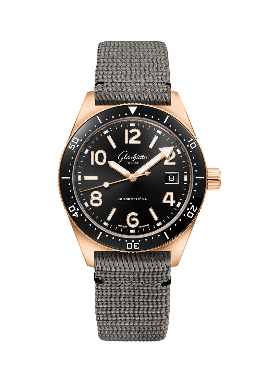 Glashütte Original_1-39-11-17-91-34_SeaQ RG_Front_sRGB.jpg