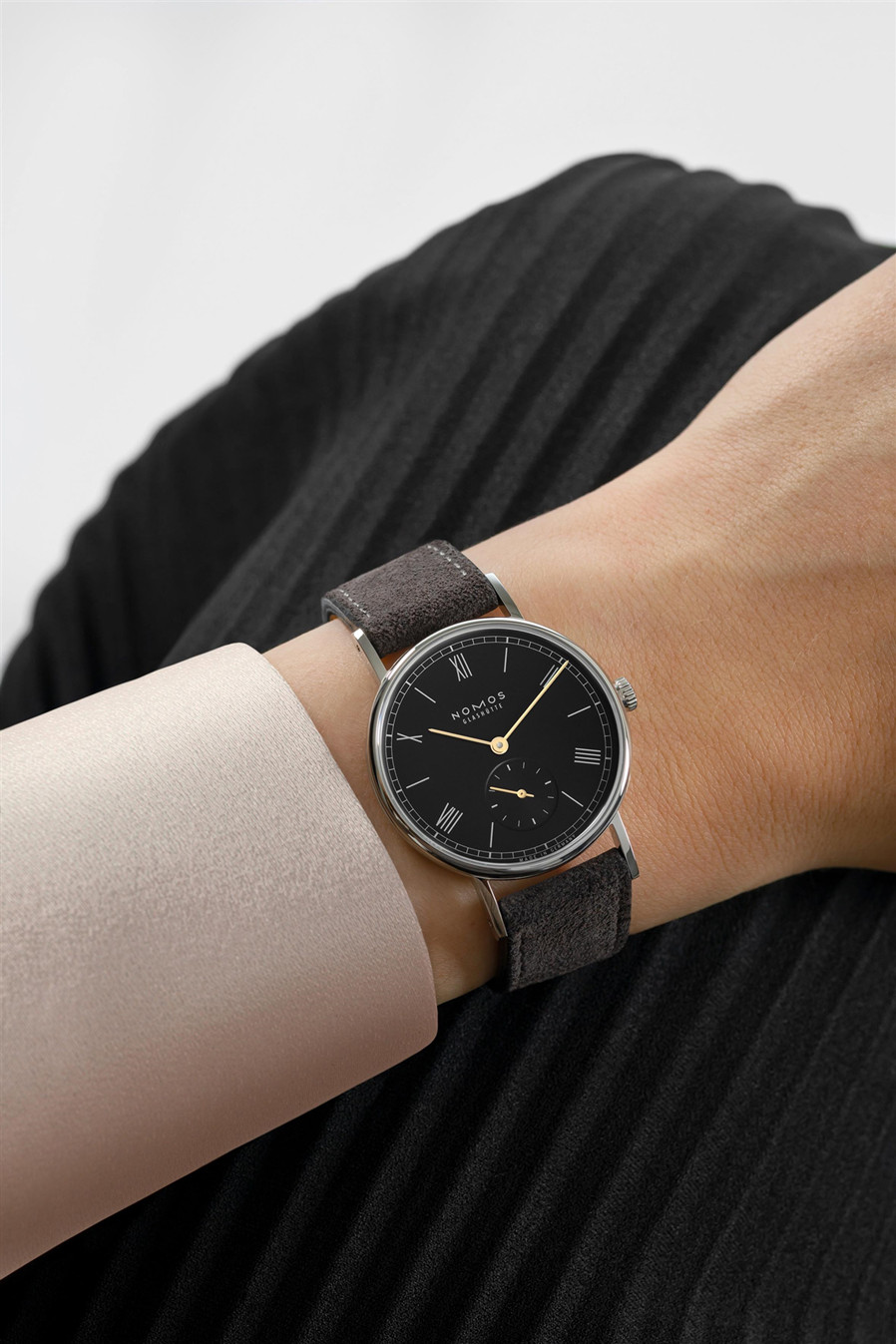 NOMOS Ludwig 33 noir女士腕表情境图.jpg