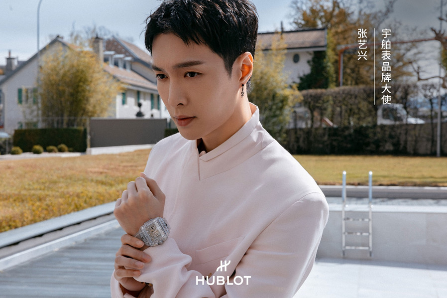 HUBLOT宇舶表品牌大使张艺兴佩戴SQUARE BANG UNICO蓝宝石腕表（2）.jpg