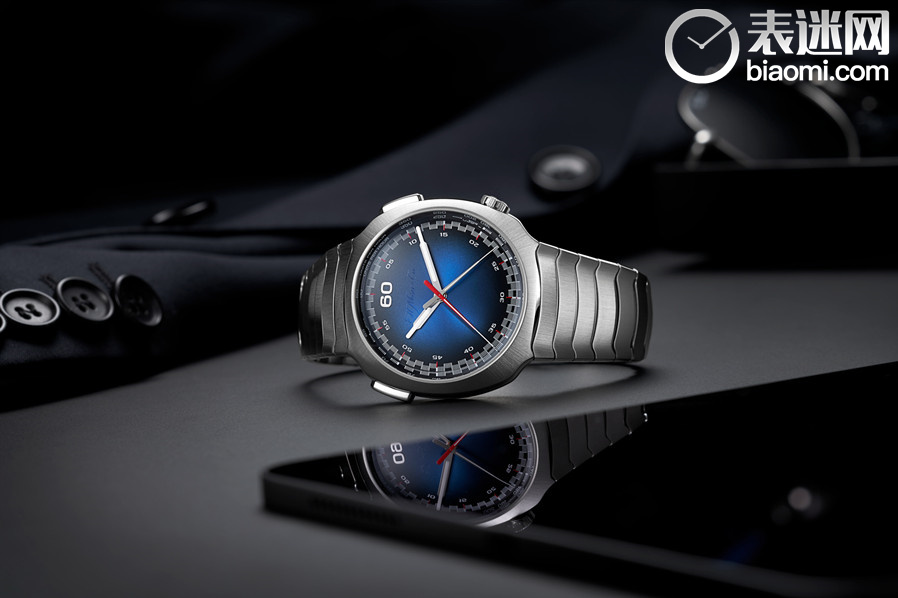 HMoser_6907-1200_Streamliner_Flyback_Chronograph_Funky_Blue_2__Lifestyle.jpg HMoser_6907-1200_Streamliner_Flyback_Chronograph_Funky_Blue_2__Lifestyle.jpg