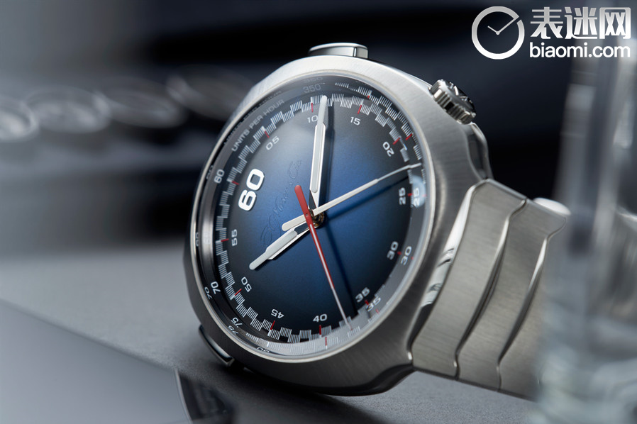 HMoser_6907-1200_Streamliner_Flyback_Chronograph_Funky_Blue_2__Lifestyle_Table_Closeup.jpg HMoser_6907-1200_Streamliner_Flyback_Chronograph_Funky_Blue_2__Lifestyle_Table_Closeup.jpg