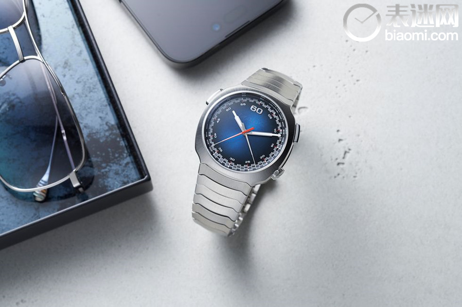 hmoser-6907-1200-streamliner-flyback-chronograph-funky-blue-2-lifestyle-concrete-front-65aeb1ac4d92a.jpg