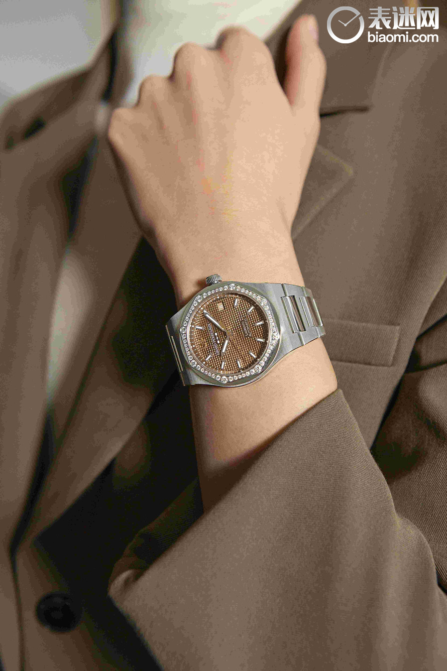 4、GP芝柏表Laureato桂冠系列38毫米Copper镶钻腕表 型号:81005-11S3320-1CM_情境图.jpg 4、GP芝柏表Laureato桂冠系列38毫米Copper镶钻腕表 型号:81005-11S3320-1CM_情境图.jpg