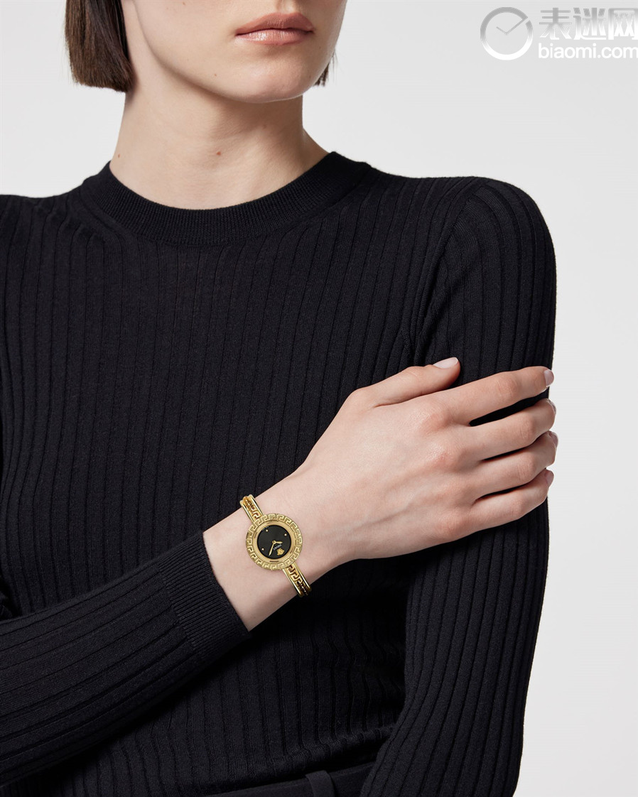 Versace La Greca珠宝腕表模特佩戴图.jpg