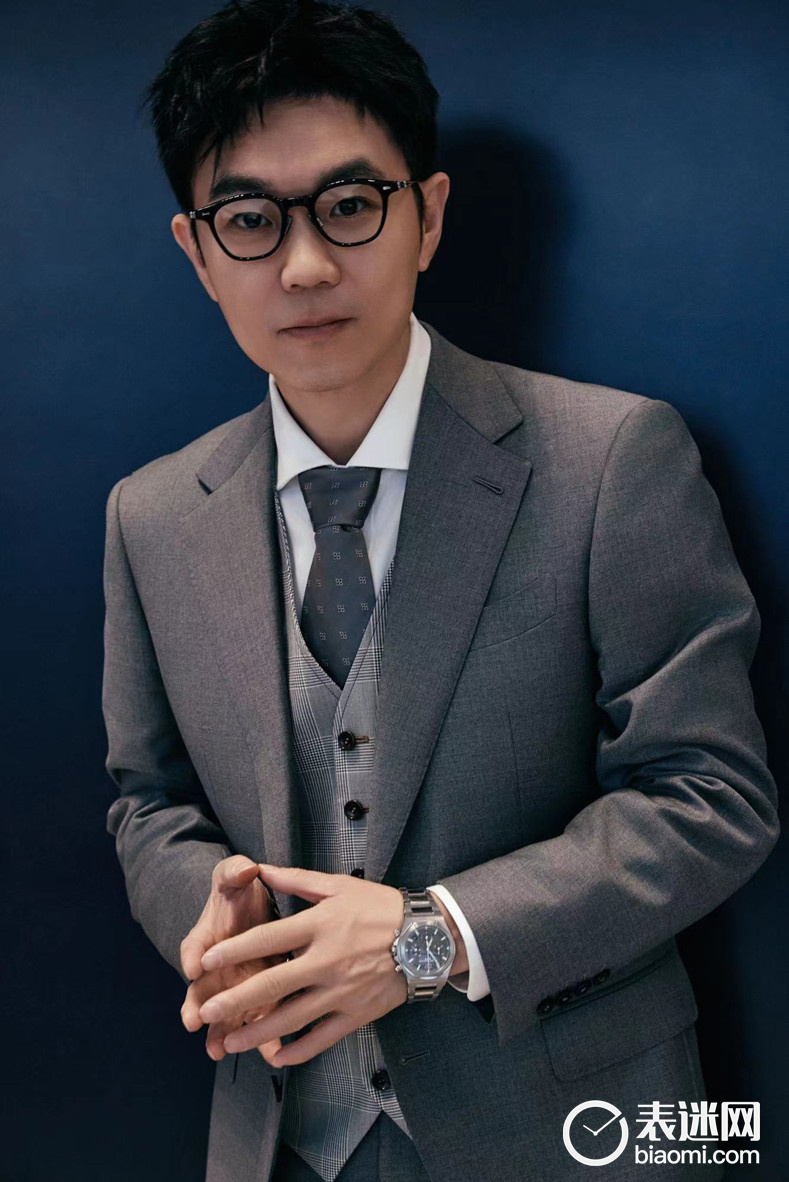 1、大鹏佩戴GP芝柏表Laureato桂冠系列钛金属计时码表.jpg 1、大鹏佩戴GP芝柏表Laureato桂冠系列钛金属计时码表.jpg