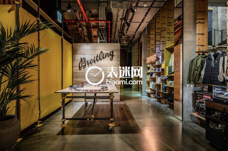 04_百年灵香榭丽舍大街快闪店.jpg