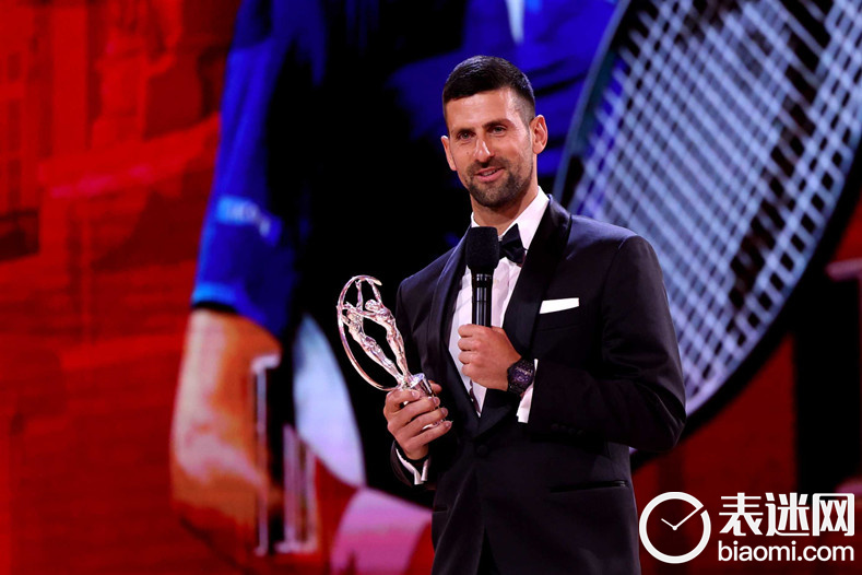 HUBLOT宇舶表品牌大使诺瓦克·德约科维奇 (Novak Djokovic)佩戴BIG BANG灵魂全黑陶瓷黑钻密镶腕表.jpg